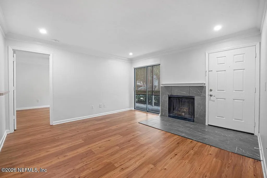 2 bed, 2.0 bath, 810 sqft, $1,600 — Photo 3