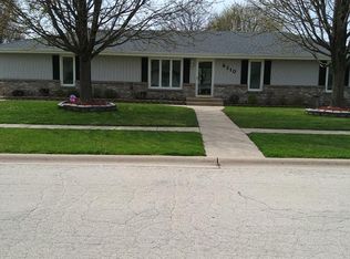 8210 Tetterhall Ln, Machesney Park, IL 61115