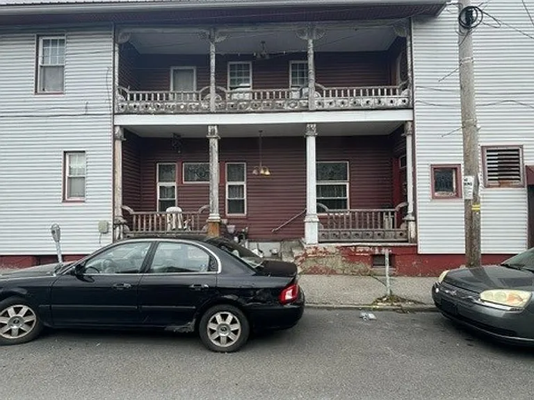 4 Spring Garden St — Photo 2