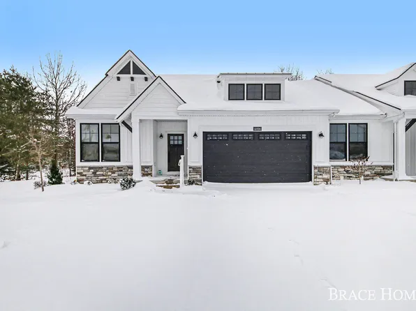 14696 Pine Dew Dr, Grand Haven, MI 49417