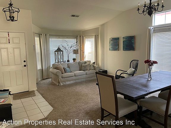 3rd image of 372 Brennen Cir