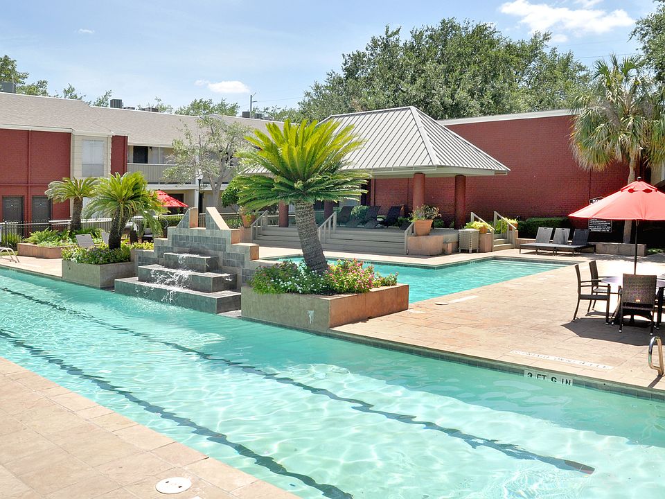 Turtle Pointe Apartments Pool Area