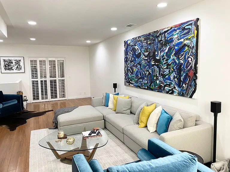 1644 Gramercy Ave — Photo 10
