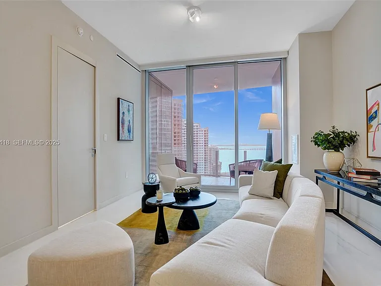 300 Biscayne Blvd #2305W — Photo 2