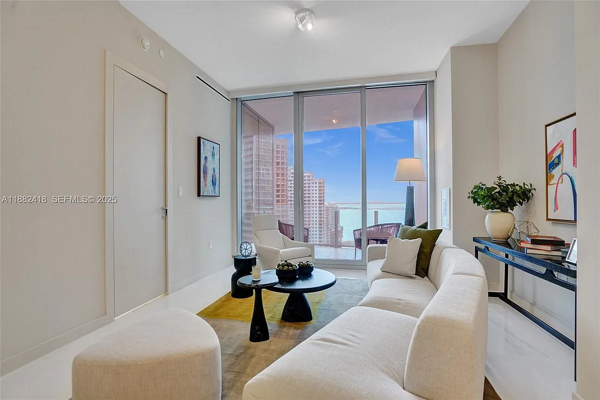 Building Photo - 300 Biscayne Blvd #2305W