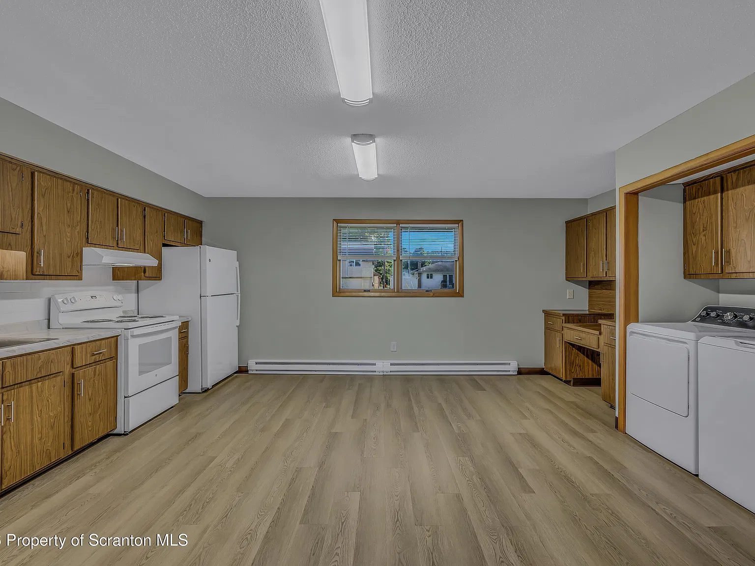 2 bed, 1.0 bath, 1056 sqft, $1,350 — Photo 4