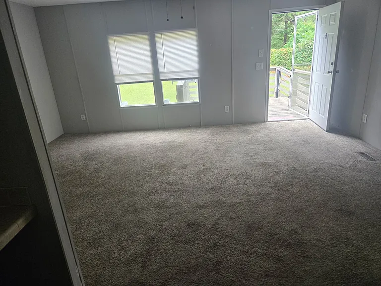 311 Merritt Ln — Photo 3