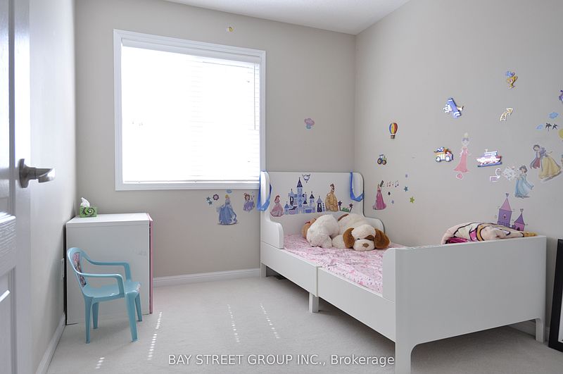 Oakville Townhouse for rent - 3 Bedrooms — photo 5