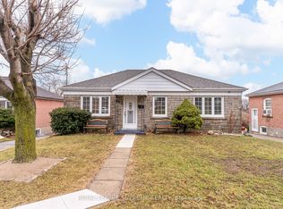 18 Fairweather Rd, Toronto, ON M6M 4C7