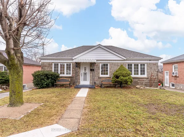 18 Fairweather Rd, Toronto, ON M6M 4C7