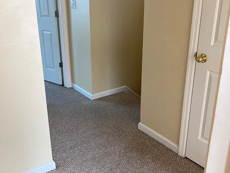 HALL UPSTAIRS