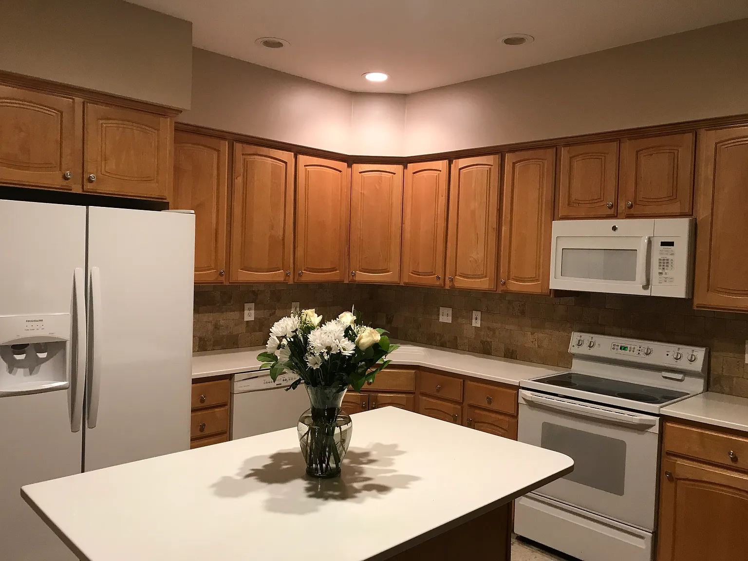 3 bed, 3578 sqft, $3,850 — Photo 4