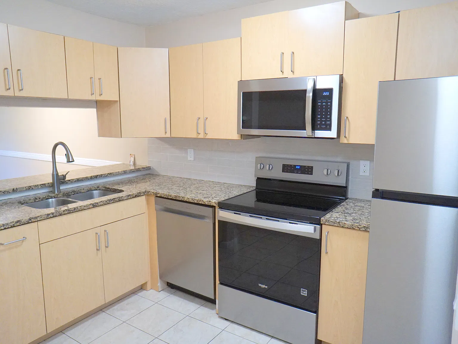 3 bed, 1250 sqft, $2,500 — Photo 3