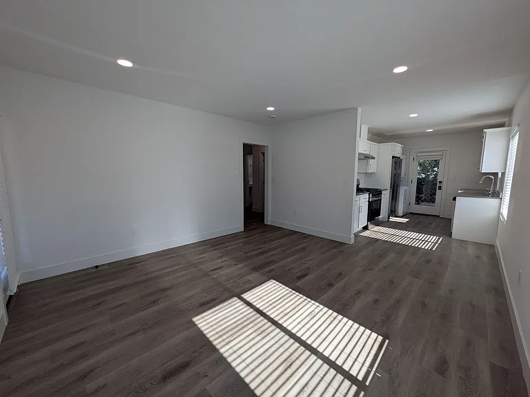 328 S Halcyon Rd — Photo 5