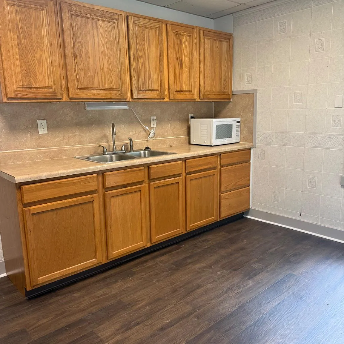 3 bed, 1.0 bath, 1500 sqft, $1,425 — Photo 2