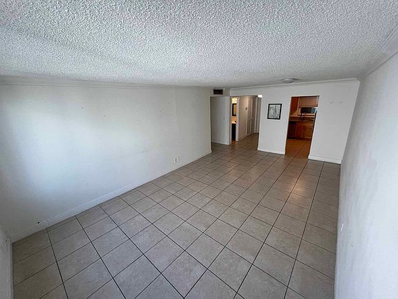 3rd image of 3257 NE 13th St #402-302