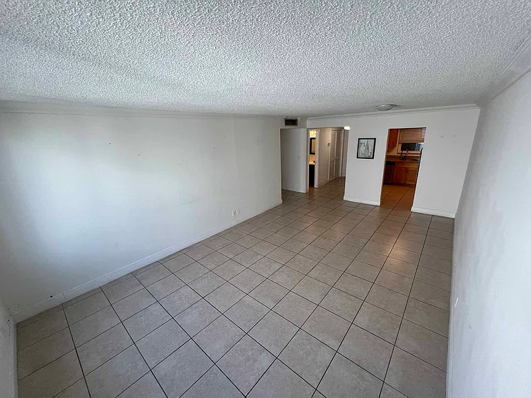3257 NE 13th St #402-302 — Photo 3