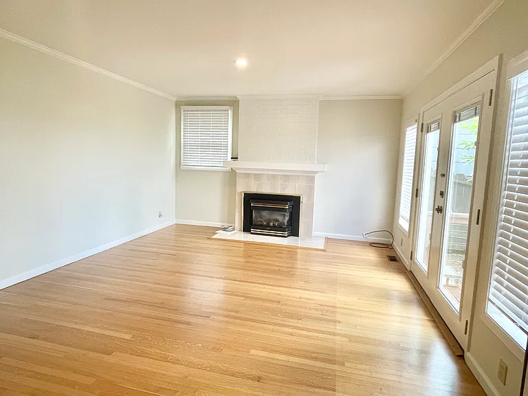 211 Cambridge Ave — Photo 3