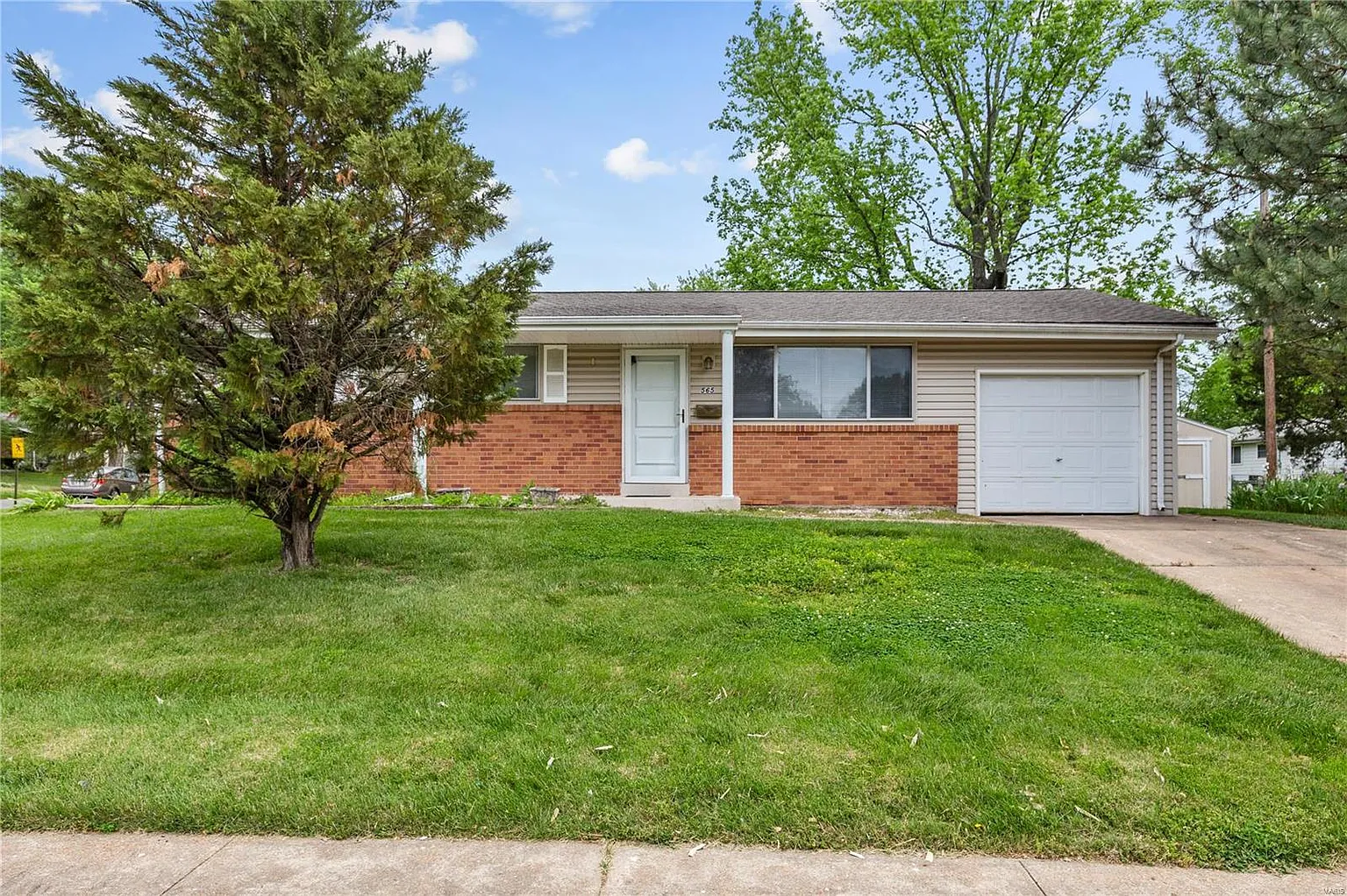 565 Jana Dr photo 1