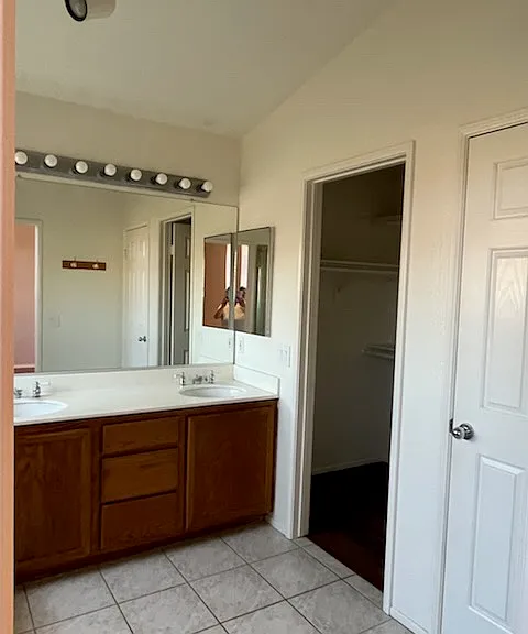 540 E Calora St — Photo 33