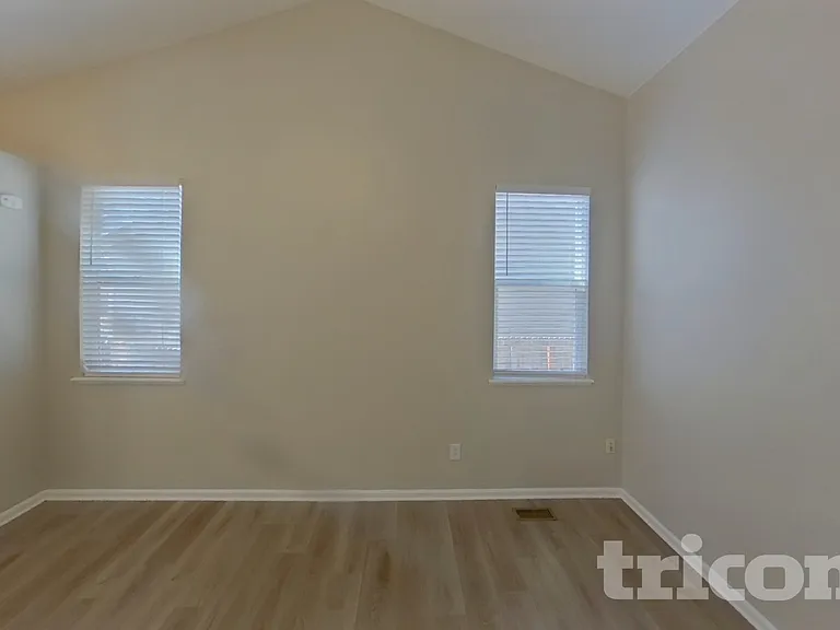 565 Winebrook Way — Photo 2