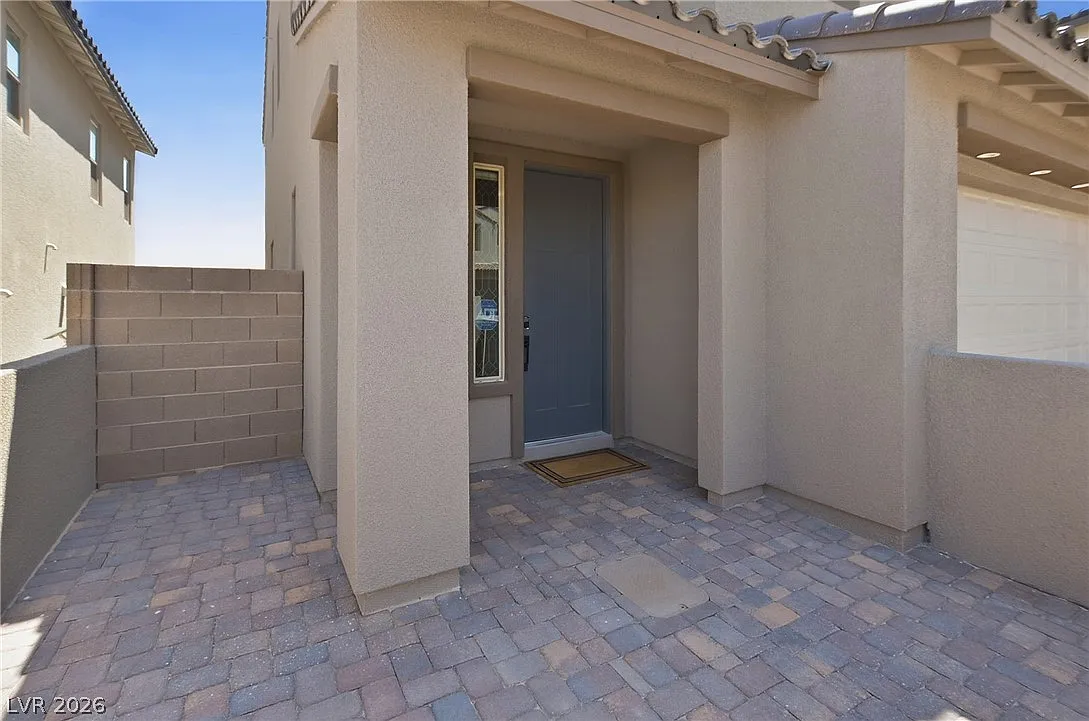 4 bed, 3.0 bath, 2315 sqft, $3,300 — Photo 4