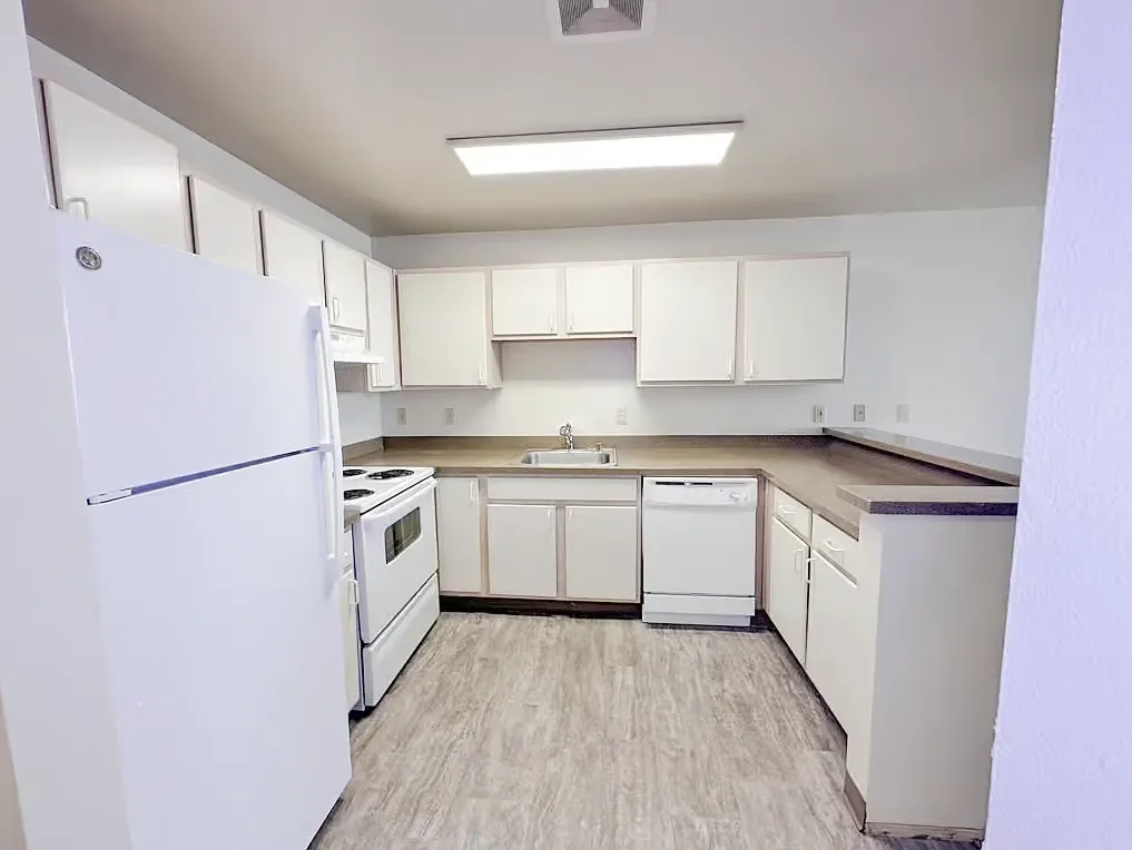 Colby Crest Apartments — Photo 4