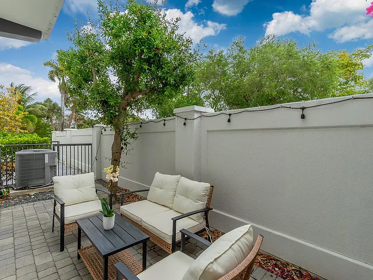 918 Saint George Blvd — Photo 13