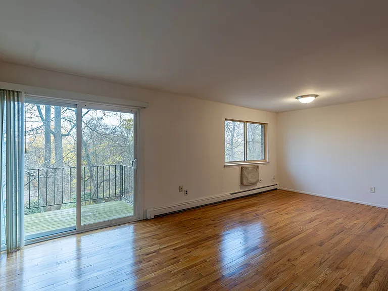 Parkside Apartments at Croton On Hudson — Photo 5