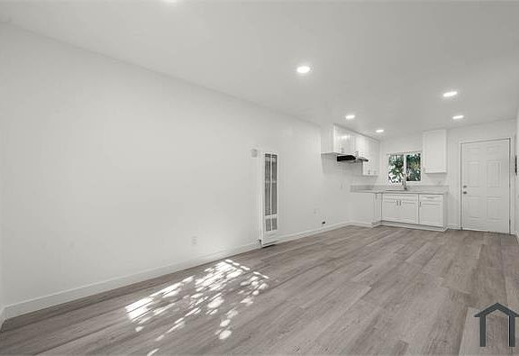 4th image of 123 E 36th St #101