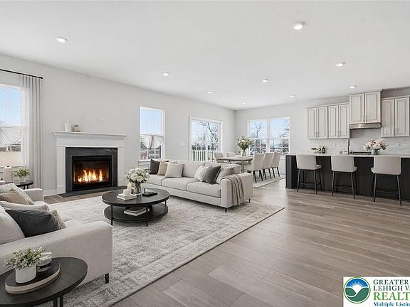 4th image of 6405 Robin Rd