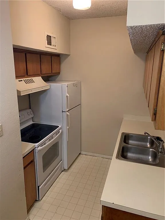 1 bed, 1.0 bath, 399 sqft, $950 — Photo 3