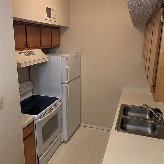 3316 Guadalupe St #211 — Photo 3