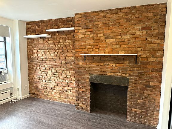 4th image of 326 E 6th St APT 11