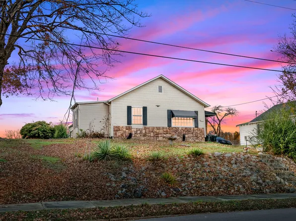 114 Irvine St, Paris, TN 38242