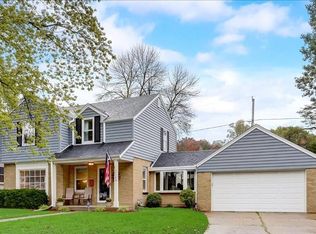 6166 N Lydell Ave, Whitefish Bay, WI 53217