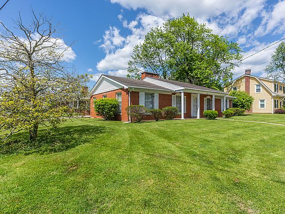3rd image of 325 Wallace Ct