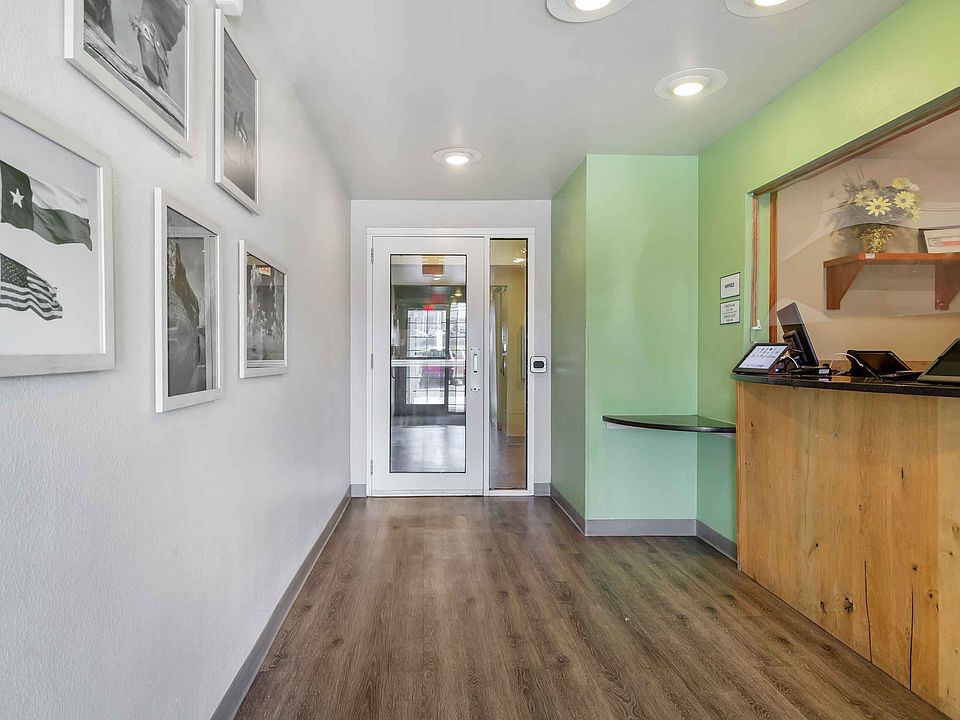 Lobby and Guest Check-in