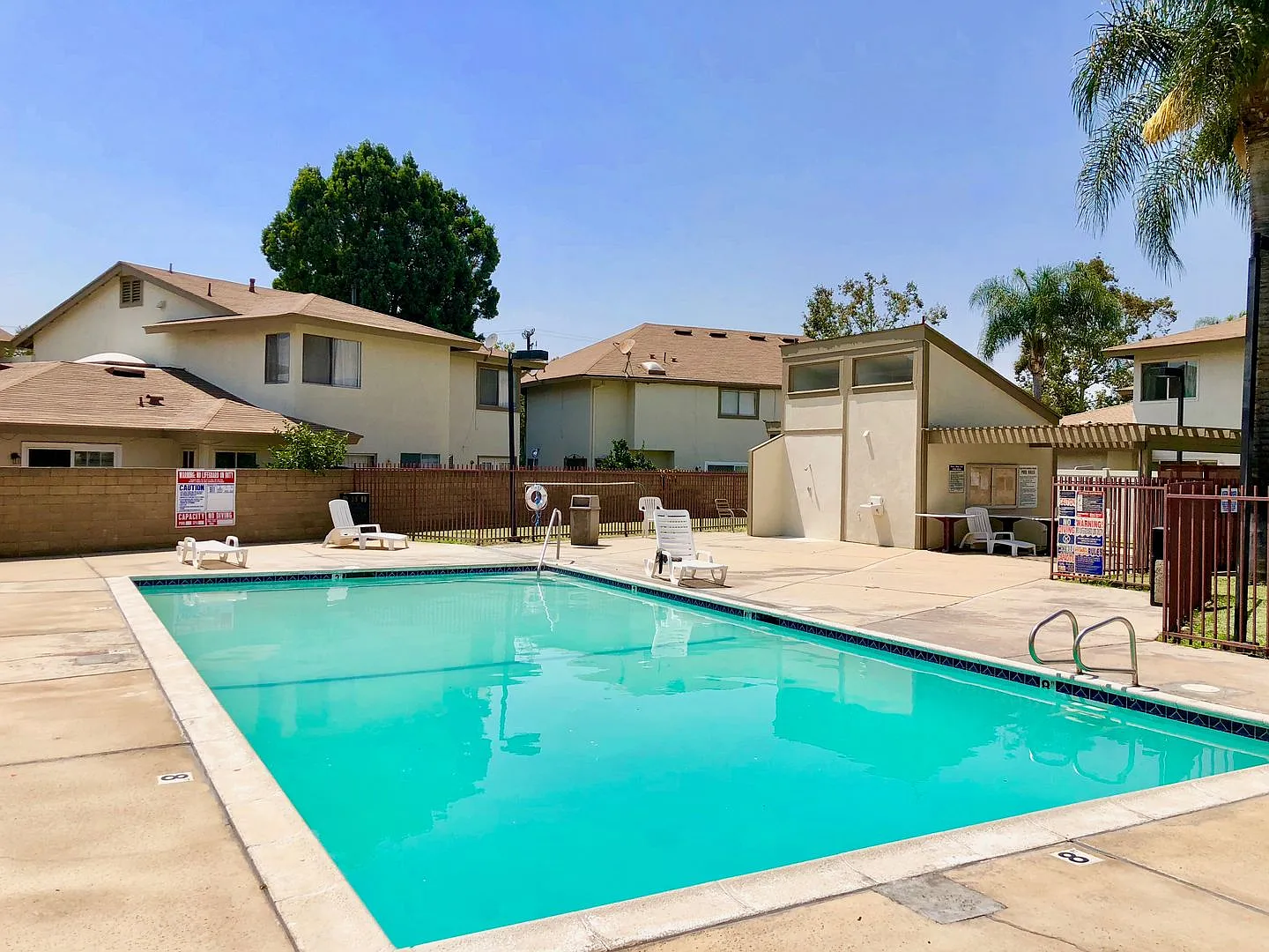 Charming Updated Condo in Gated Charter Village Green Community in Ontario — Photo 3