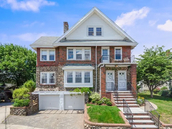 29 Hillcrest Cir Unit 2, Watertown, MA 02472