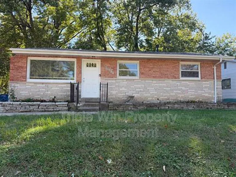 2 bed, 1.0 bath, 864 sqft, $1,595 — Photo 2