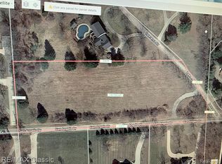 282 San Angelo Dr, Milford, MI
