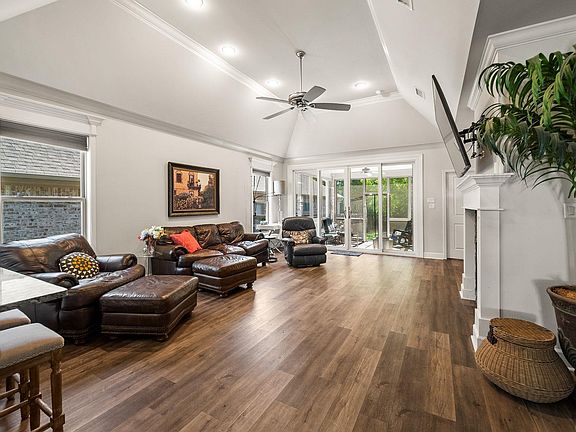 5th image of 25 Piper Ln