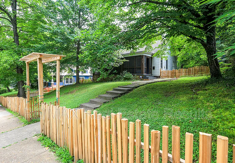 610 N Olive Ave — Photo 3