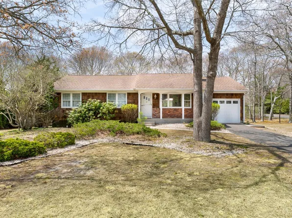 16 Middle Road, Hampton Bays, NY 11946