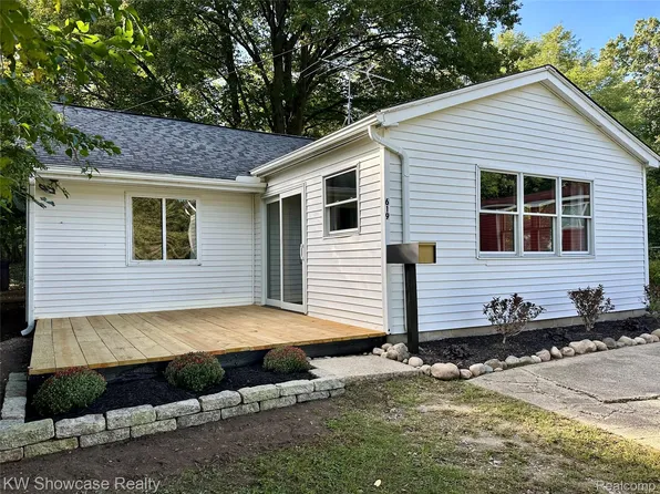 619 Elizabeth St, Milford, MI 48381