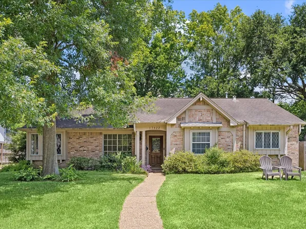 13822 Saint Marys Ln, Houston, TX 77079