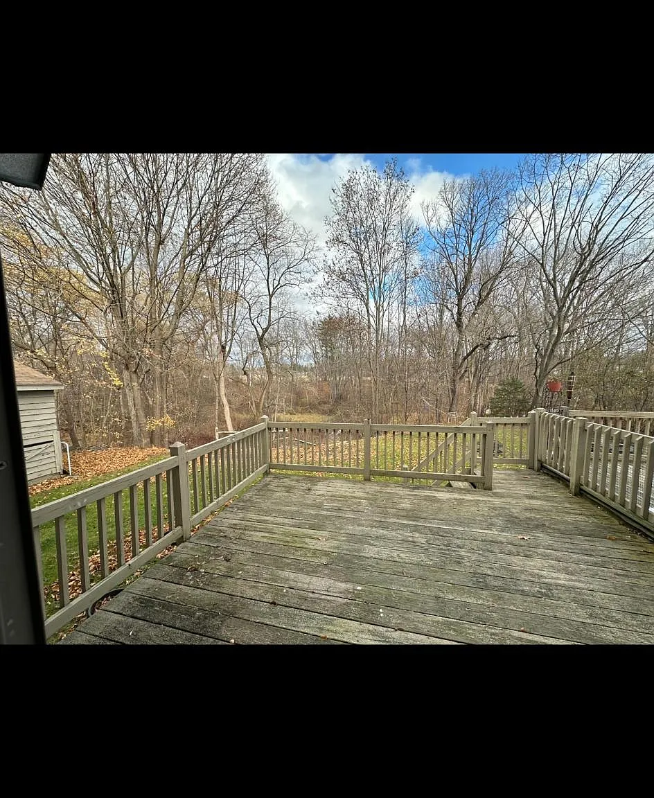 44 McCombe Dr — Photo 2