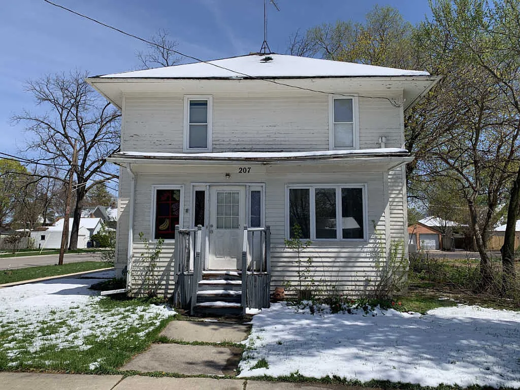 207 Jewett St photo 1