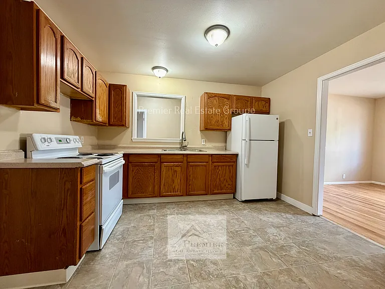 1132 Norwood Ave — Photo 5
